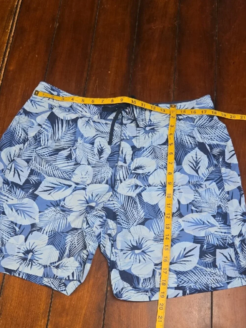 L.L. Bean Men's Navy and Light Blue Floral Swim Board Shorts